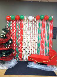 40 Christmas Photobooth Ideas That Will Be The Most Instagramable Corner In Your Home Detectview Diy Christmas Photo Christmas Party Backdrop Christmas Photo Booth Backdrop