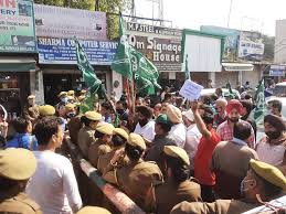 Police Barricades Keep BJP, Congress Workers Apart During Face-Off In Jammu