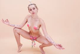 Foot Fetish Forum: Miley Cyrus - bare feet & nudity x 2!