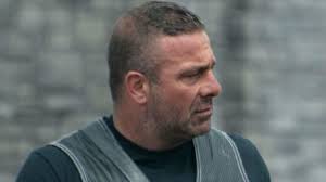 Il monte en grade avec les Hells