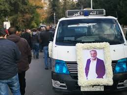 وسط غياب رسمي، شيعت دمشق المخرج السوري الراحل حاتم علي بحضور شعبي كبير. Akfwvfjxmytujm