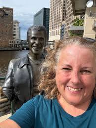 Lots of discussion today about the Fonz living in the Momauguin area while  he went to Yale School of Drama in the late 60s. There is in fact an actual  "Bronze Fonz"
