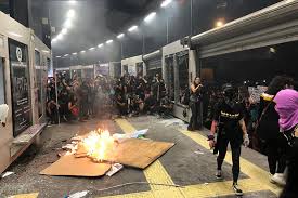 Actos vandálicos en la estación Glorieta de insurgentes del Metrobús