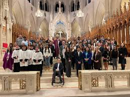 Bishop celebrates Liturgy for volunteers who give back in extraordinary  ways