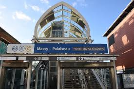 Comodidad en primera clase, bar tgv, entrega de equipaje en casa. Pour Une Passerelle Ouverte 24h 24 Et 7j 7 Faisant Le Lien Entre Les Quartiers Nous Sommes Massy