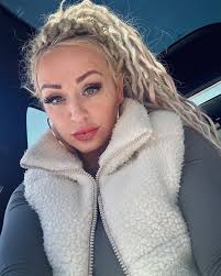 Becky Miner's Instagram, Twitter & Facebook