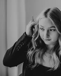 Stella Squire's Instagram, Twitter & Facebook