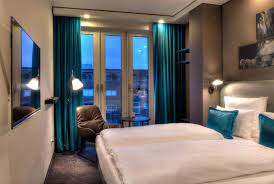 Im mittelpunkt einer würdigen neumöblierung steht in der regel das bett. Hotel Amsterdam Waterlooplein Motel One Design Hotels Amsterdam Waterlooplein