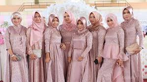 Lihat ide lainnya tentang model pakaian, pakaian wanita, pakaian. 5 Inspirasi Model Baju Bridesmaid Modern Untuk Hijabers