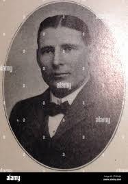 Edward Hinton's Instagram, Twitter & Facebook