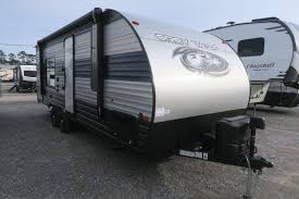 See this unit and thousands more at rvusa.com. New 2020 Cherokee Grey Wolf 24js Overview Berryland Campers