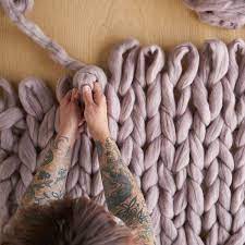 Erfahren sie wir der einbau abläuft! Xxl Stricken Armstricken Hande Ohne Nadeln Diy Pillows Blanket Kuscheldecke Stricken Decke Stricken Ohne Nadeln Kissen Stricken