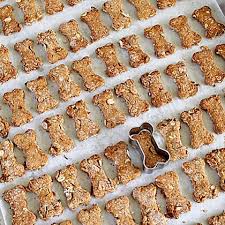 Carrot and banana natural dog treat recipe these snacks are great for your dogs what with all the color and nutrients in carrots, they're low calorie and high in fiber and beta carotene/vitamin a. How To Make Pet Treats Myrecipes