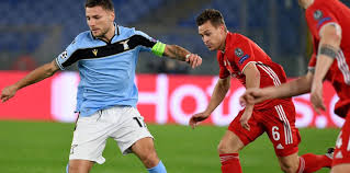 E lo fa con un rocambolesco 3 a 2 contro il crotone. I Biancocelesti Nell Intervallo Di Lazio Bayern Monaco Non Ce La Facciamo Ci Mangiano Il Campo Ilnapolista