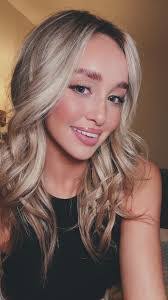 Savannah Simmons's Instagram, Twitter & Facebook