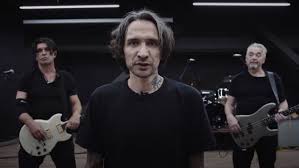 Он должен был начаться сегодня вечером, но 18 июня в деревне бунырево в тульской области должен был начаться фестиваль дикая мята. Gruppa Kino Spoet Na Festivale Dikaya Myata Gazeta Ru Novosti