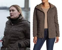 With kate winslet, jean smart, julianne nicholson, angourie rice. Mare Of Easttown Season 1 Episode 5 Mare S Knit Puffer Jacket Shop Your Tv