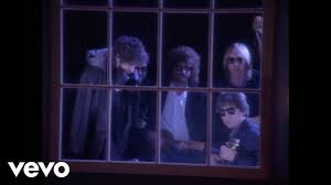 Eine der coolsten formationen, die es gab in der rockmusik. The Traveling Wilburys Inside Out Official Video Youtube