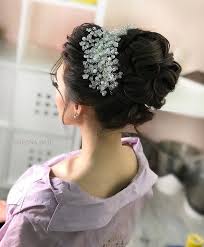 Brides these days prefer easy and modern wedding hairstyles rather than going for the traditional show these to your hairstylist and believe me that you will fall in love with your short hair all over again! Wedding Hairstyle Ideas For Mehndi Sangeet Wedding Reception Bridal Look Wedding Blog