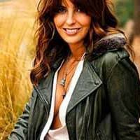 Facebook gives people the power. Jessica Athayde Fas Facebook