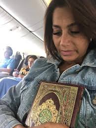 هاجمت الإعلامية بسمة وهبة الفنان محمد رمضان بعد تعامله مع أزمة الطيار أشرف أبو اليسر الذي تم وقفه بسبب فيديو «رمضان» في الطائرة.وبعد أن صرح الطيار الموقوف. Qencccm6ostqam