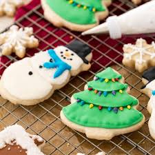 Royal icing is like edible glue for cookie decorating and gingerbread houses! Easy Royal Icing Recipe Sugar Spun Run