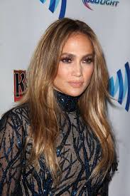Jennifer Lopez 7 Classic Hairstyles Worth Copying Jennifer Lopez Hair Hair Styles Jlo Hair