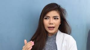 Sule sepi job karena angkuh hingga rumah dinar candy digerebek polisi. Pindah Agama Dinar Candy Bersyukur Asistennya Resmi Jadi Mualaf