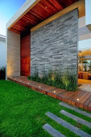 En este artículo te queremos mostrar 15 hermosas fachadas que han sido decoradas con piedra laja, esperamos que te guste y que puedas poner en práctica alguna de estas ideas. Piedra Decorativa Fachadas De Piedra Para Casas Pequenas Novocom Top