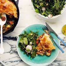 Potato Leek And Pea Pot Pie With Spinach Arugula Salad Leeks Arugula Salad Recipes