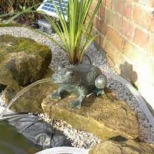 This fun accent for your pond is made from durable resin for longevity and is compatible with 3/8 and 1/2 inch id tubing (tubing not included). Solar Frog Spitter