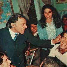 Hababam sınıfı sınıfta kaldı, ilk filmin yapımından bir sene sonra (1976) vizyona giren film. Hababam Sinifi Sinifta Kaldi