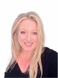 Dianne Morris's Instagram, Twitter & Facebook