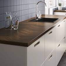 L'îlot central de cuisine est un élément phare qui est présent dans la plupart des solutions proposées par ikea pour l'aménagement de la cuisine. Les Cuisines Ikea Se Font Une Beaute Atelier Germain