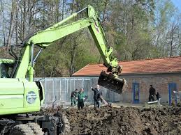 Seit über 65 jahren arbeiten wir als gartenhotel moser mit vielen, vielen firmen aus der region zusammen. Listhof Azubis Bauen Schmetterlings Voliere Reutlingen Reutlinger General Anzeiger Gea De