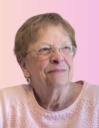 Lisa Hillmer's Instagram, Twitter & Facebook