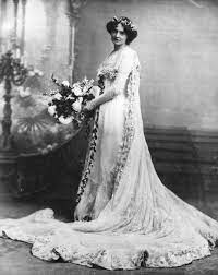 36 Stunning Vintage Wedding Dresses From Yesteryear Wedding Gowns Vintage Wedding Dresses Vintage Wedding Dress Styles