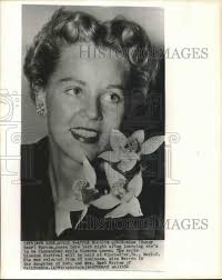 1952 Press Photo Nina Warren to be crowned Apple Blossom Queen in at VA  festival