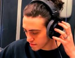 Torna sul palco michele bravi, dopo le vicende giudiziarie dello scorso novembre. Michele Bravi Biografieppiu