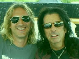 Pete Cummings's Instagram, Twitter & Facebook