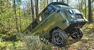 Uaz van 2206 (buchanka) je modernizované terénní vozidlo klasické konstrukce. Or 12 14 Reportage Uaz 452