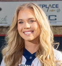 Alyssa Fish's Instagram, Twitter & Facebook