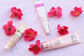 Lakme complexion care cream comes in light brown tube packaging with a silver colored cap on top. Comparing Ponds Bb Cream Garnier Bb Cream Lakme Cc Cream High On Gloss