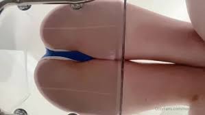 Norafawn Glass Chair Pussy