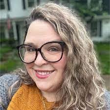 Maggie Bunch's Instagram, Twitter & Facebook