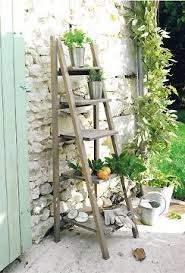 Une Deco D Ete Coloree Pour L Exterieur Echelle Deco Deco Exterieure Amenagement Jardin
