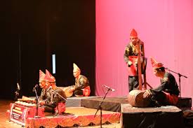 Oleh karenanya dalam proses pembelajarannya juga terbatas secara lisan. Panggung Bagi Musik Pengobatan Seni Koran Tempo Co