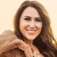 Ali Gentry's Instagram, Twitter & Facebook