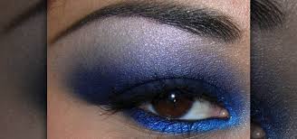 royal blue smokey eyeshadow makeup look