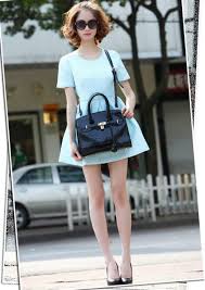 Enak aja bapak bilang gitu,saya kan belum menikah,,lia berkata sambil melepas genggaman tangan pak iwan secara perlahan. Beg Tangan Untuk Wanita 37 Foto Hitam Putih Biru Dengan Bunga Merah Jambu Dengan Apa Yang Harus Dipakai Bagaimana Untuk Menjaga